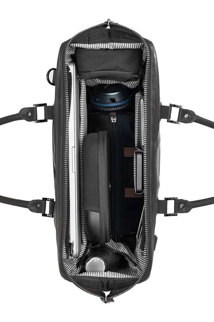 Sac de sport McGill 2 en 1 avec un intérieur bien organisé et spacieux pour ordinateur et accessoires.