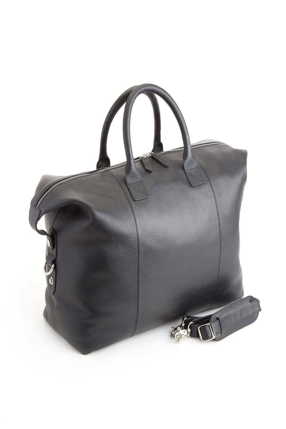 Sac de sport moyen en cuir noir, élégant et durable, parfait pour le voyageur moderne.