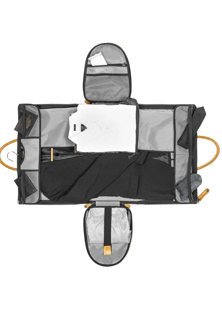 Sac de sport Rosedale 41L ouvert avec plusieurs compartiments pour rangement et accessoires.