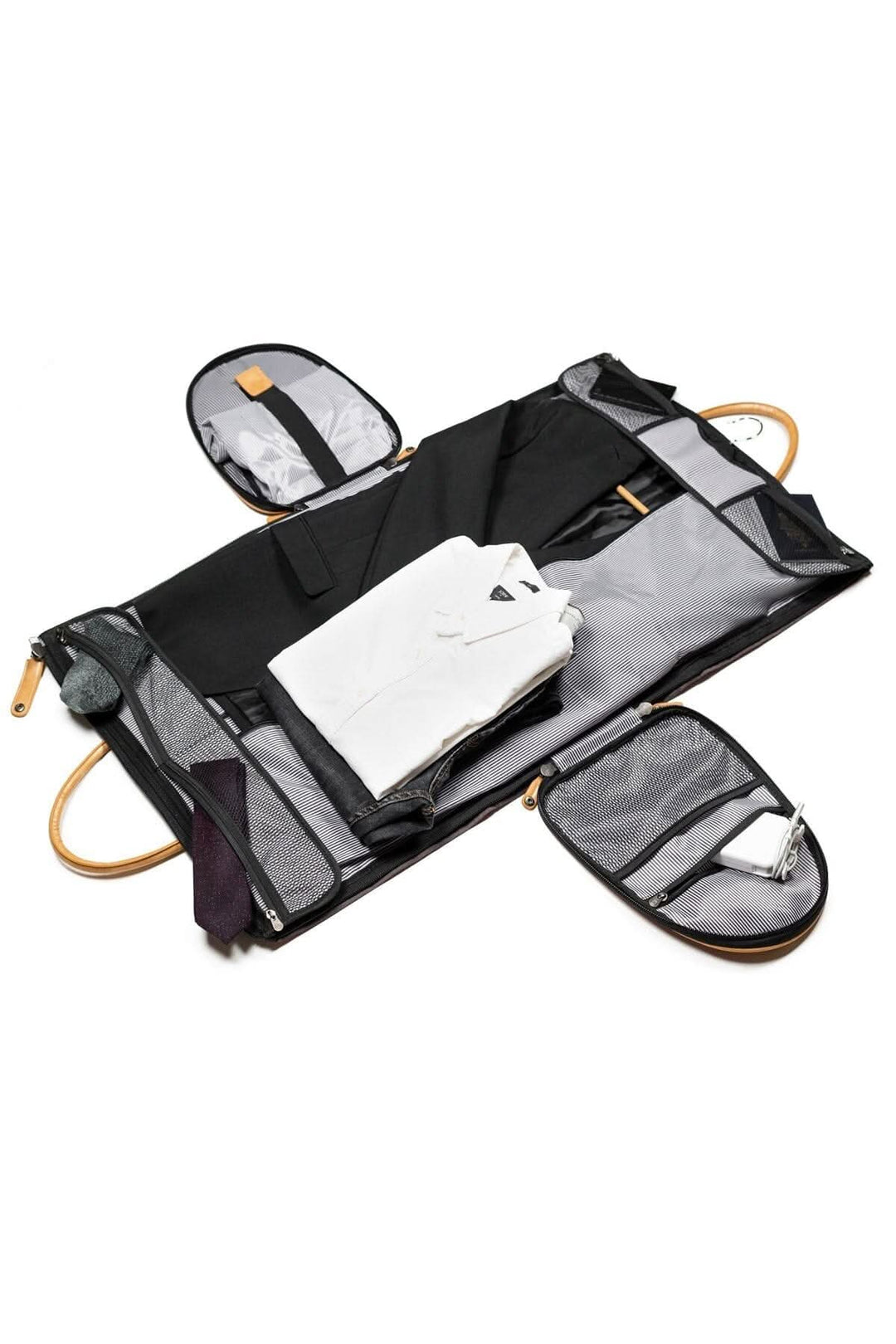 Sac de sport Rosedale 41L ouvert, avec vêtements et compartiments pour un rangement organisé.