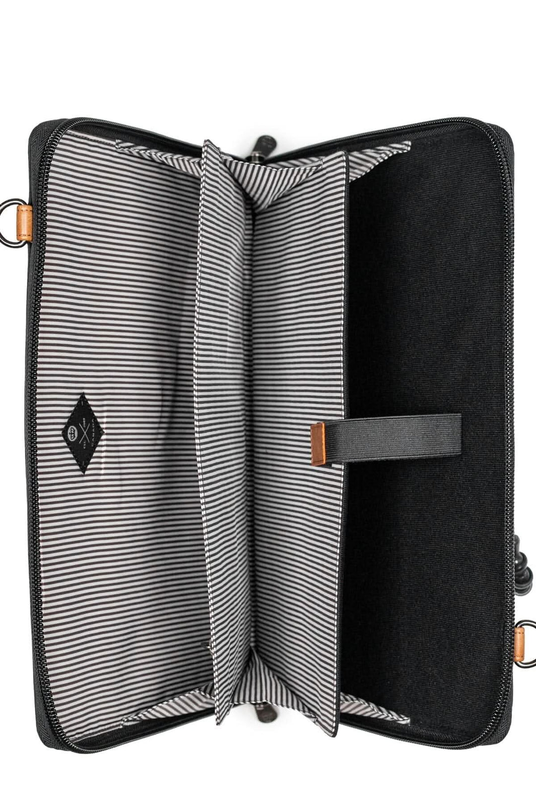 Intérieur du sac messager Wellington 10L avec poches pour ordinateur et documents organisés.