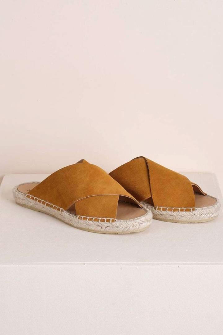 Sandale croisée en suède coloris moutarde avec semelle en jute, fabrique en Espagne - Style VV22KB805.
