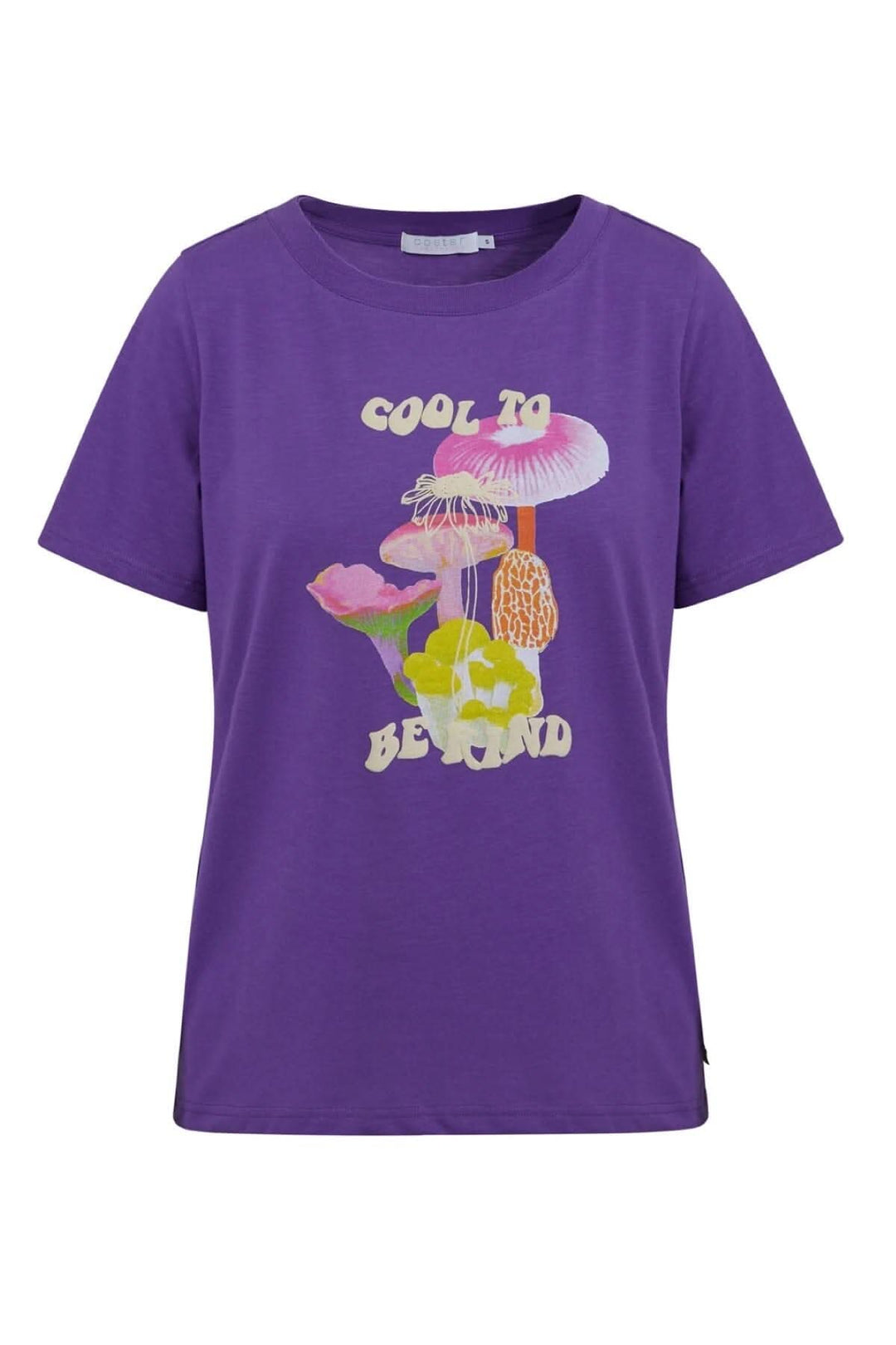 T-shirt violet avec imprimé champignon et lettrage "cool to be kind", manches courtes et encolure ronde.