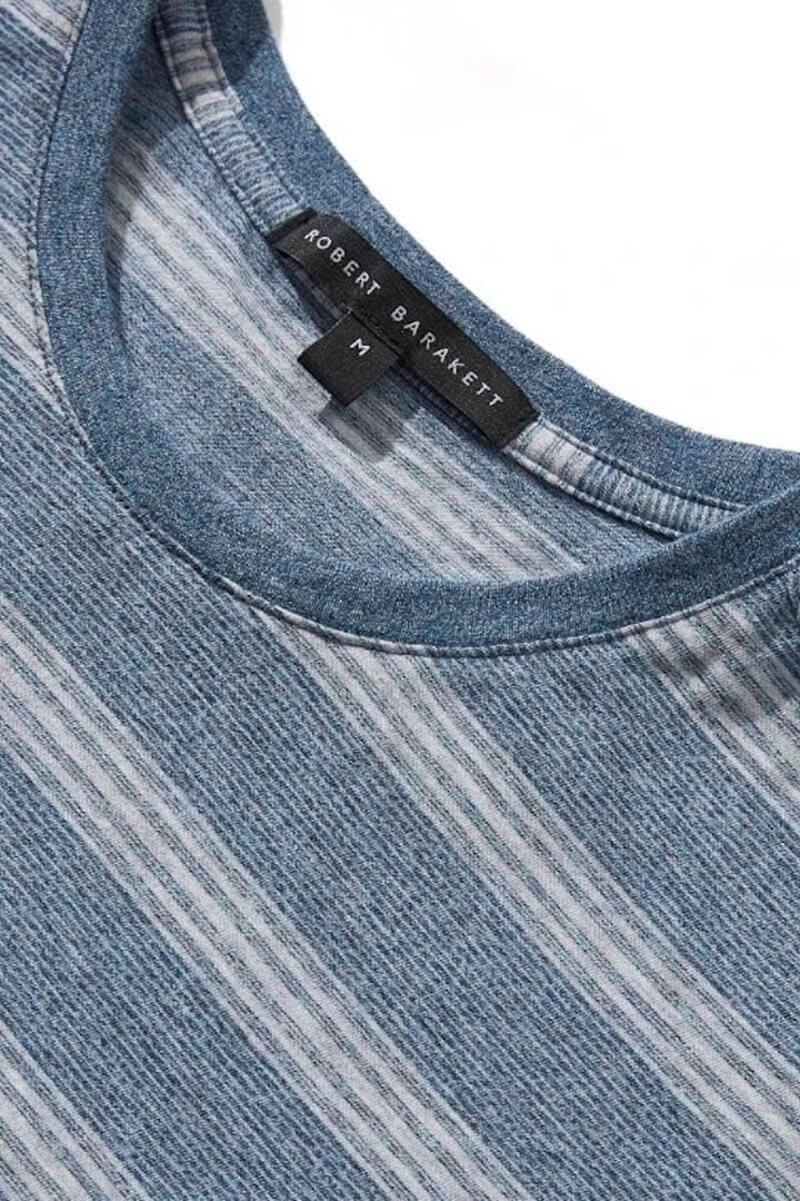 T-shirt bleu à rayures grises de Robert Barakett avec col rond, modèle Brendan, en coton doux.