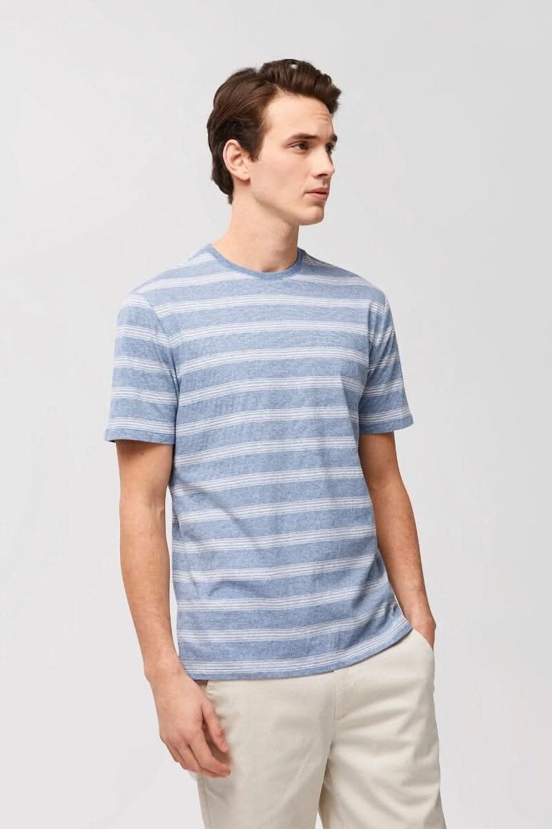 T-shirt Brendan rayé bleu et gris pour homme, col rond, confortable, parfait pour le printemps.