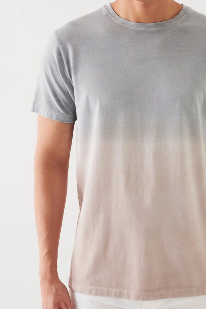 T-shirt en coton pima stretch dégradé, coupe régulière, col ras du cou, léger et extensible.