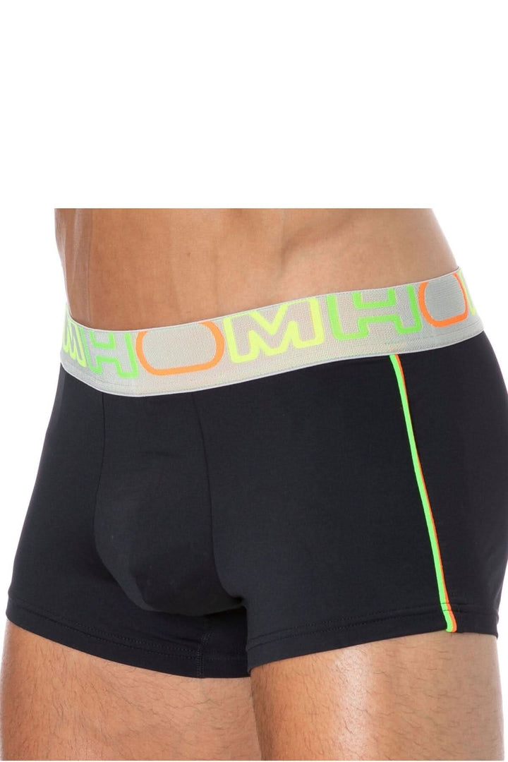Boxer pour hommes noir en microfibre avec bande élastique fluo et détails colorés, idéal pour le training.