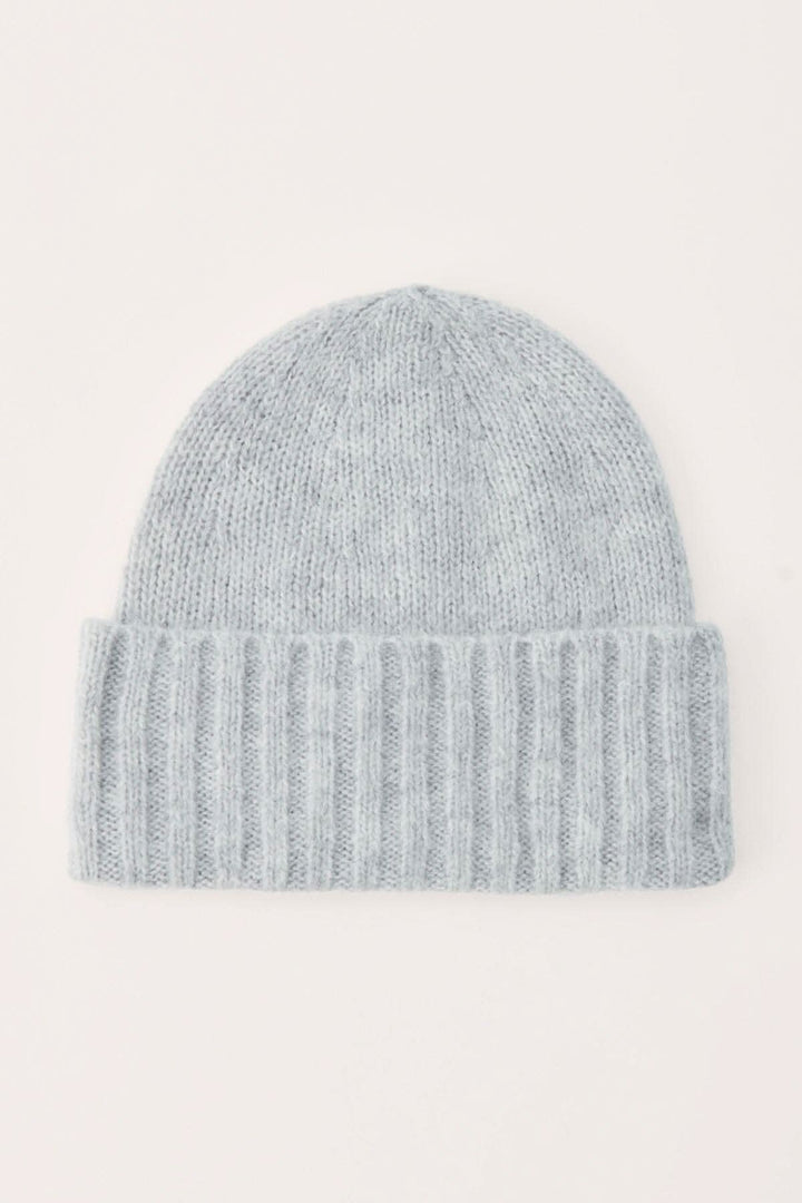 Tuque Kaleska en gris clair, douce et chaude, idéale pour l'automne, avec un design en côtelé.