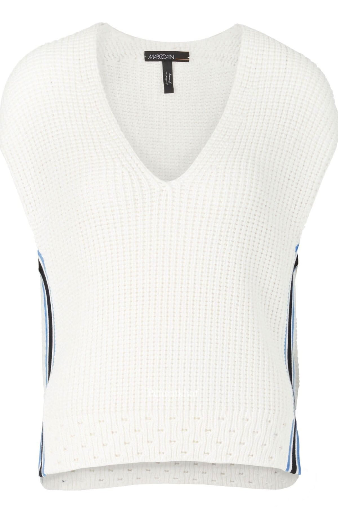 Veste en tricot blanche à col en V avec fentes latérales et biais rayé bleu et noir.
