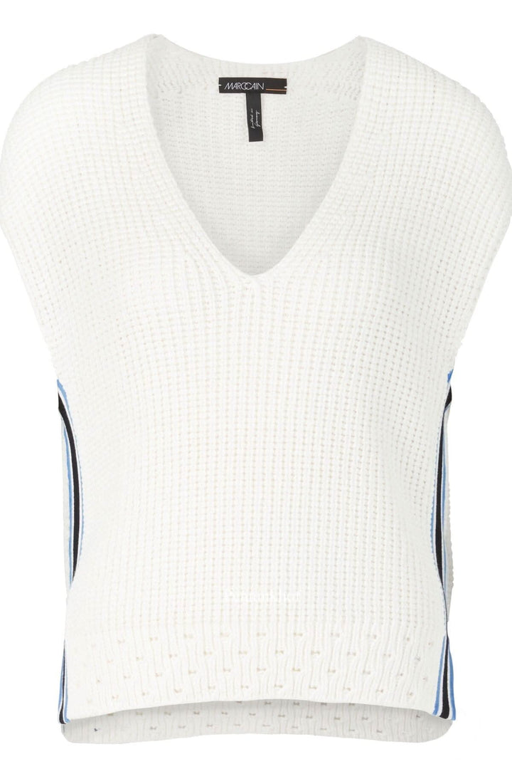 Veste en tricot blanche à col en V avec fentes latérales et biais rayé bleu et noir.